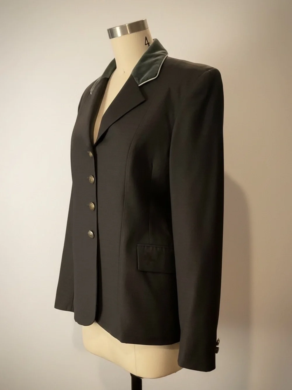 Equestrian Tailored Blazer with Velvet-Trim Collar Salzburg Buttons